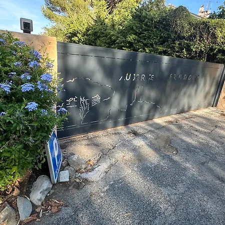 Le Clos Du Dramont Hotel 2*