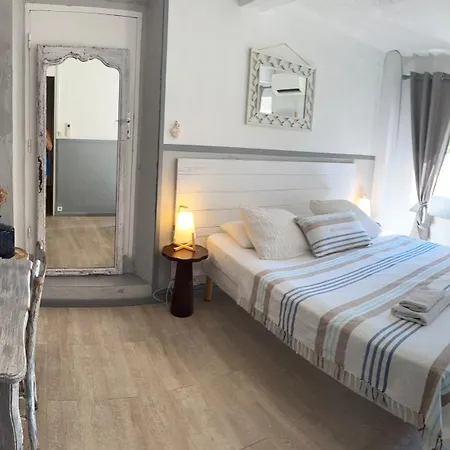 Le Clos Du Dramont Hotel 2*