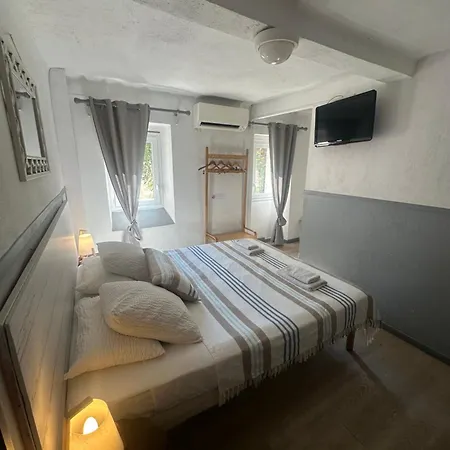 Hotel Le Clos Du Dramont 2*