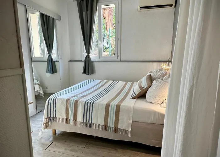 Le Clos Du Dramont Hotel