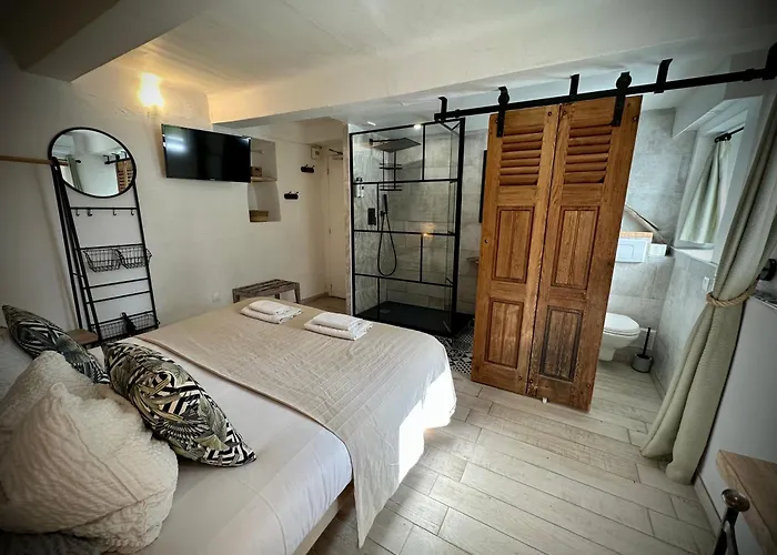 Le Clos Du Dramont Hotel