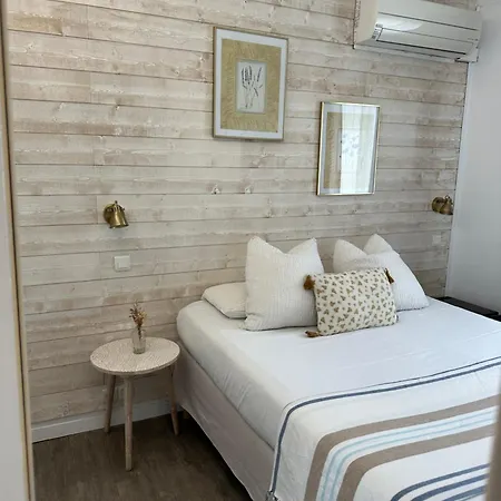 Le Clos Du Dramont Hotel