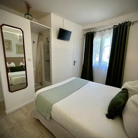 Le Clos Du Dramont Hotel