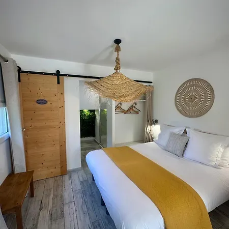 Le Clos Du Dramont Hotel