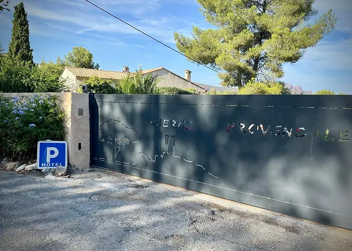 Le Clos Du Dramont 호텔 2*