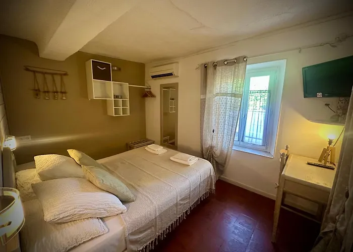 Le Clos Du Dramont 2*