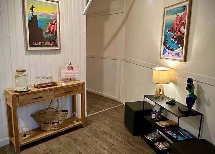 Le Clos Du Dramont Hotel 2*