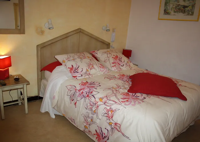 호텔 Le Clos Du Dramont 2*