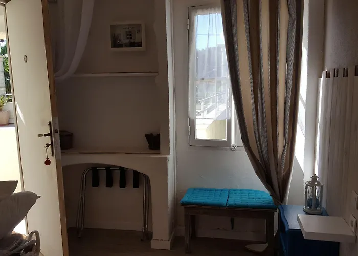 호텔 Le Clos Du Dramont 2*