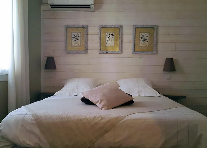 호텔 Le Clos Du Dramont 2*