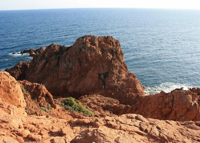 Hotel Le Clos Du Dramont 2*