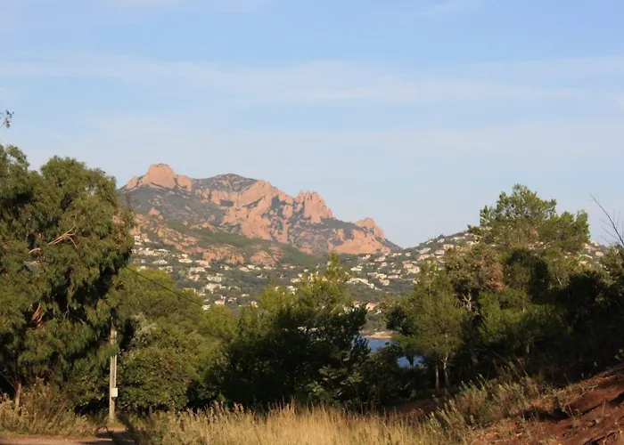 Le Clos Du Dramont 호텔 2*