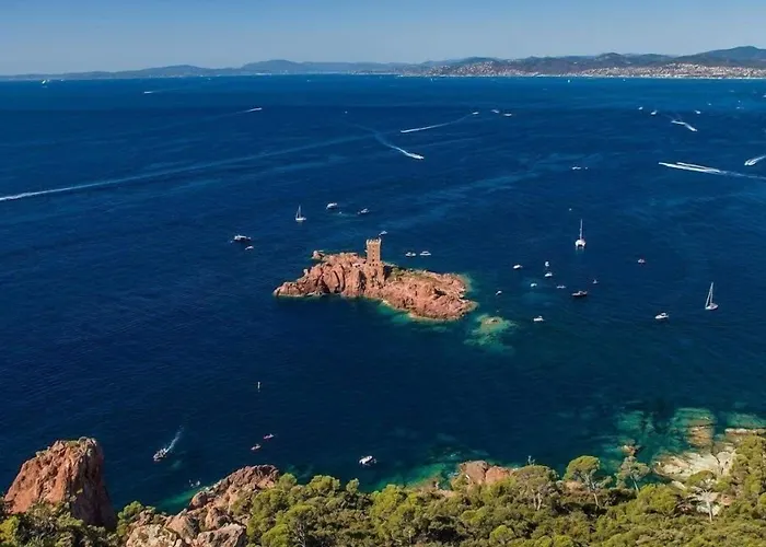 Le Clos Du Dramont Hotel