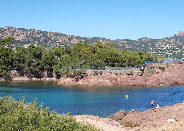 호텔 Le Clos Du Dramont 2*